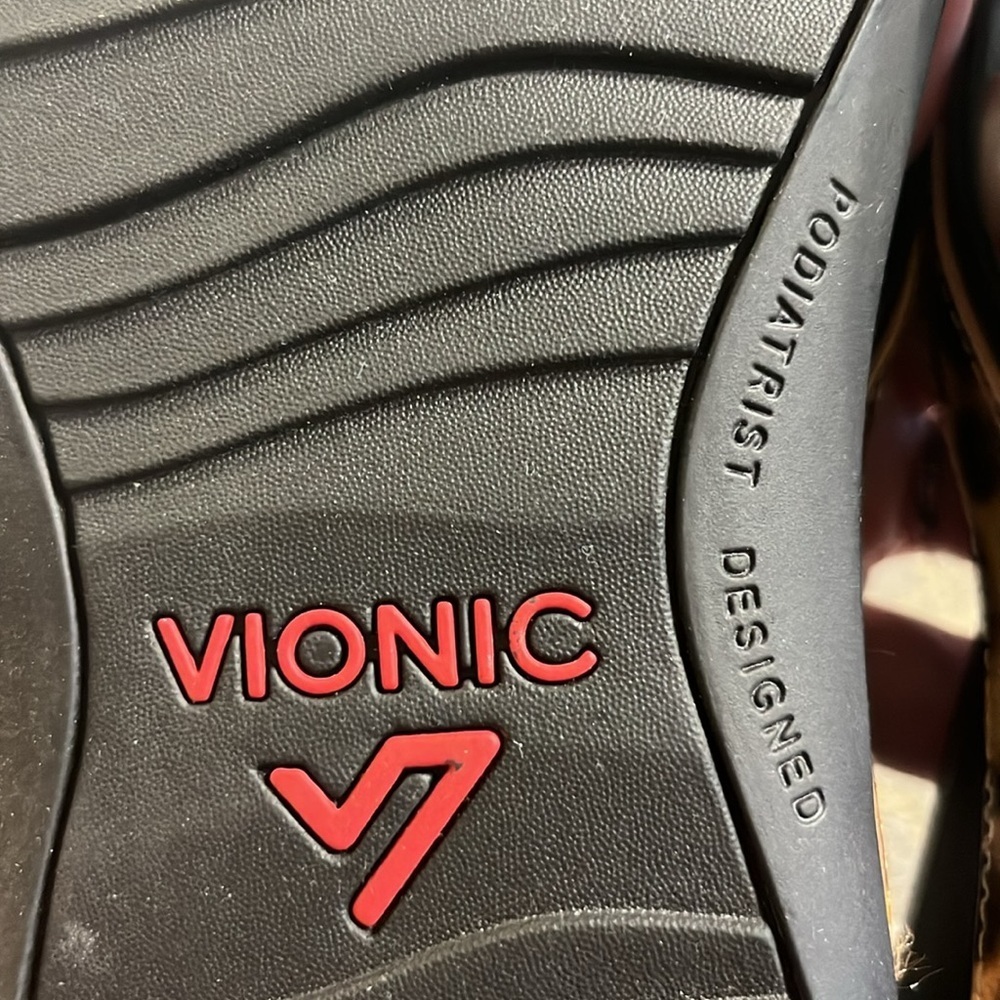 Vionic High Tide Leopard Print Thing Sandals 10 W. - image 5